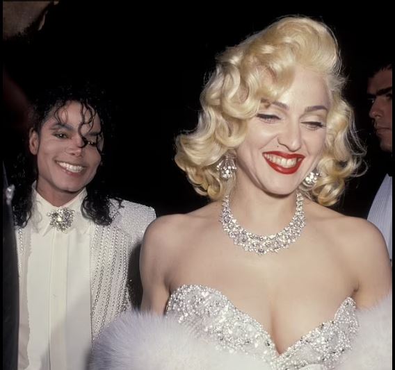 FOTO/ Madonna nderon Michael Jackson gjatë turneut të saj Mdona