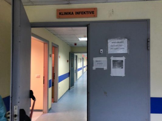 Vdes në spital fëmija 8 muajsh, prindërit kallëzim në prokurori për neglizhencë Reparti i dedikuar per Covid 19 ne Spitalin e Shkodres 533x400 1