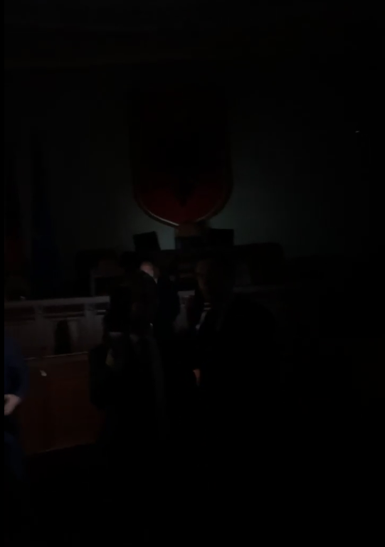 Seanca plenare vijon në Facebook, edhe pse pa drita, Braçe: Duan që të njohim Saliun si kryetar 1 Screenshot 2023 10 19 103839