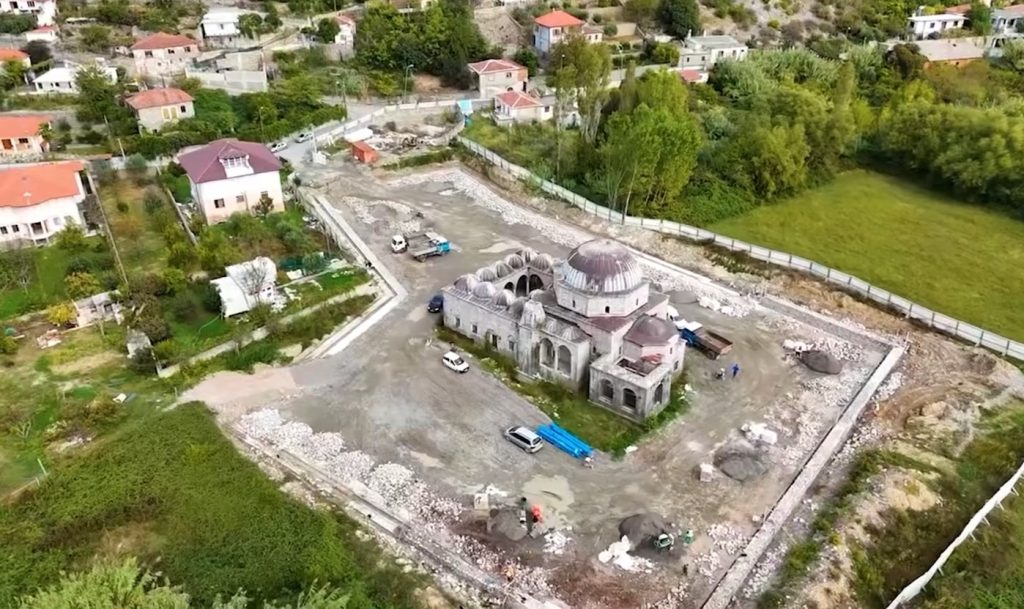 VIDEO/ Xhamia e Plumbit po restaurohet, Rama: Një ndër 50 xhamitë më të bukura të botës, por ishte zhytur në llucën e harresës Screenshot 2023 10 20 111102