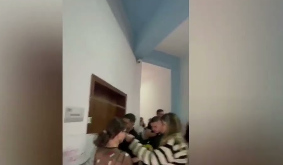 Studentët e mjekësisë futen brenda rektoratit: Duam zgjidhje Screenshot 2023 10 27 122508