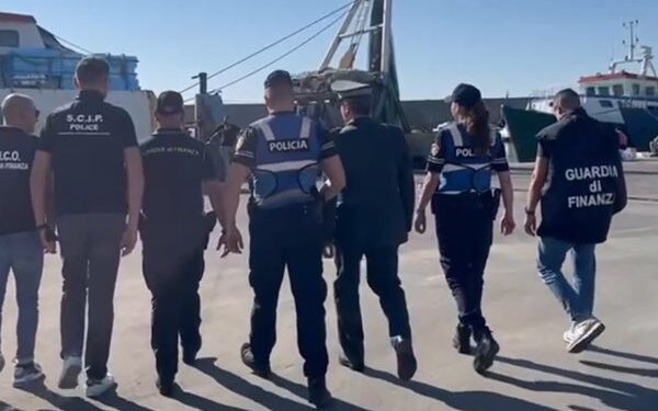 Krimet tatimore dhe vetëpastrimi i parave të pista, Guardia di Finanza sekuestron 5 kompani në Shqipëri Sekuestro 600x375 1