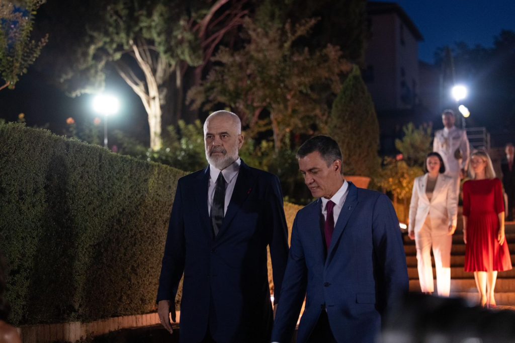 VIDEO/ Çifti Rama në pritjen e Mbretit të Spanjës, për liderët e Komunitetit Politik Europian 1 WhatsApp Image 2023 10 06 at 07.56.11