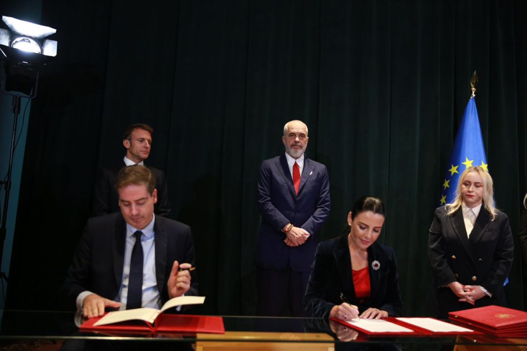 FOTO/ Rama: Zgjerimi i BE nuk duhet të pengojë ribashkimin e Europës! Presidenti Macron rol kyç 1 WhatsApp Image 2023 10 17 at 11.05.26