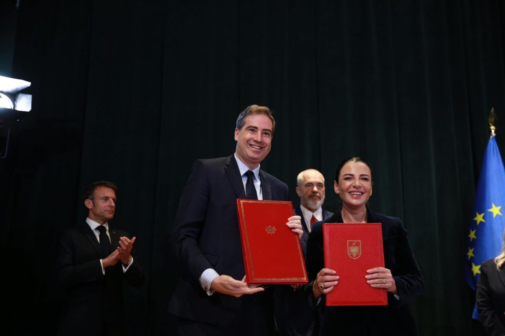 FOTO/ Rama: Zgjerimi i BE nuk duhet të pengojë ribashkimin e Europës! Presidenti Macron rol kyç 2 WhatsApp Image 2023 10 17 at 11.05.28