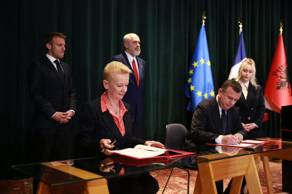 FOTO/ Rama: Zgjerimi i BE nuk duhet të pengojë ribashkimin e Europës! Presidenti Macron rol kyç 8 WhatsApp Image 2023 10 17 at 11.05.32