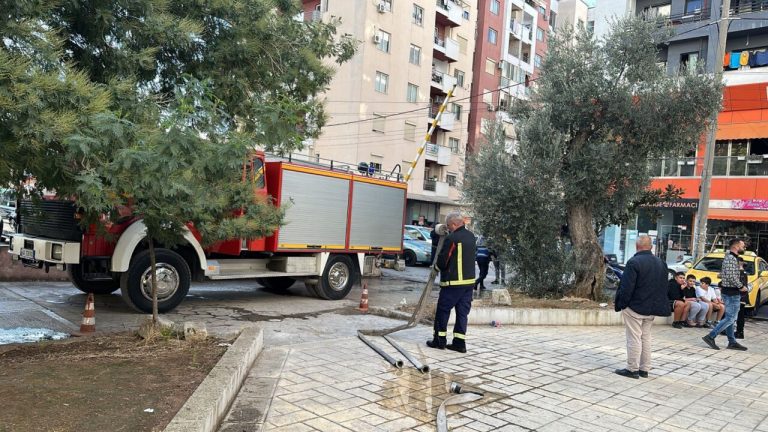FOTOT / Zjarr në një pallat në Tiranë, flakët djegin apartamentin WhatsApp Image 2023 10 18 at 15.19.50 1 1280x720 1 768x432 1