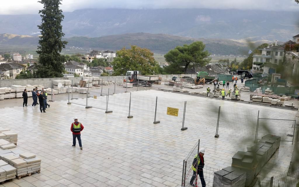 FOTO/ Rama: Merr formë sheshi i Çerçizit, çliron frymëmarrjen e Gjirokastrës së bukur turistike 2 WhatsApp Image 2023 10 27 at 12.45.19