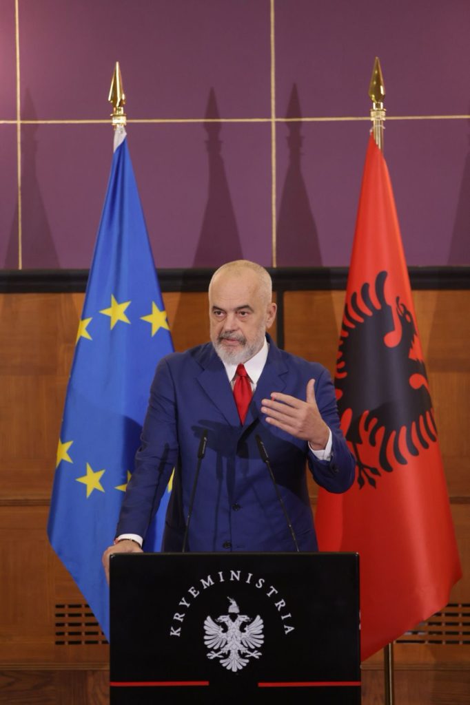 Alvin Karaqi merr ''Yllin e Mirënjohjes Publike''! Rama: Jeton me flamurin kuqezi si një lëkurë të dytë 2 WhatsApp Image 2023 10 31 at 11.08.17 1