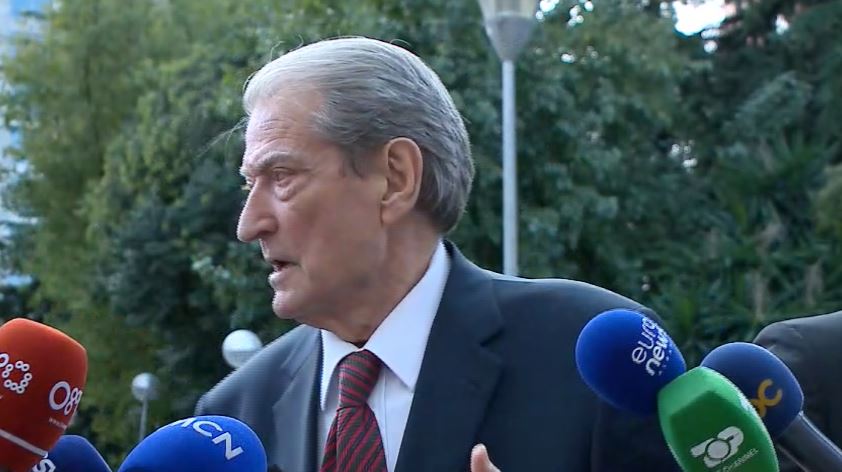 Sot seanca për masën e sigurisë, Berisha shkon në selinë blu: Nuk do e menderosim Kushtetutën berisha 10