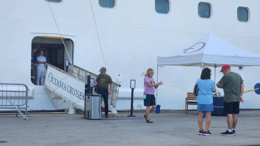 Kroçera “Sirena” sjell 657 turistë nga 22 shtete në Durrës 1 kroc3