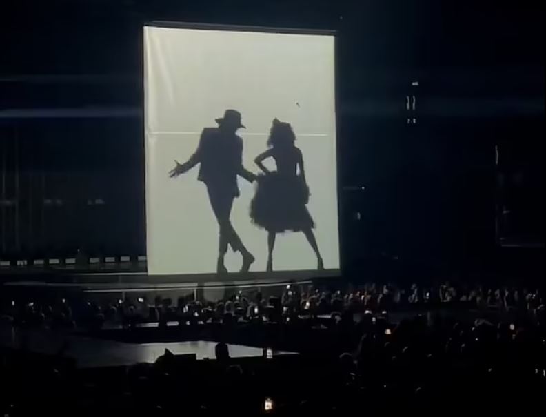 FOTO/ Madonna nderon Michael Jackson gjatë turneut të saj 1 madona
