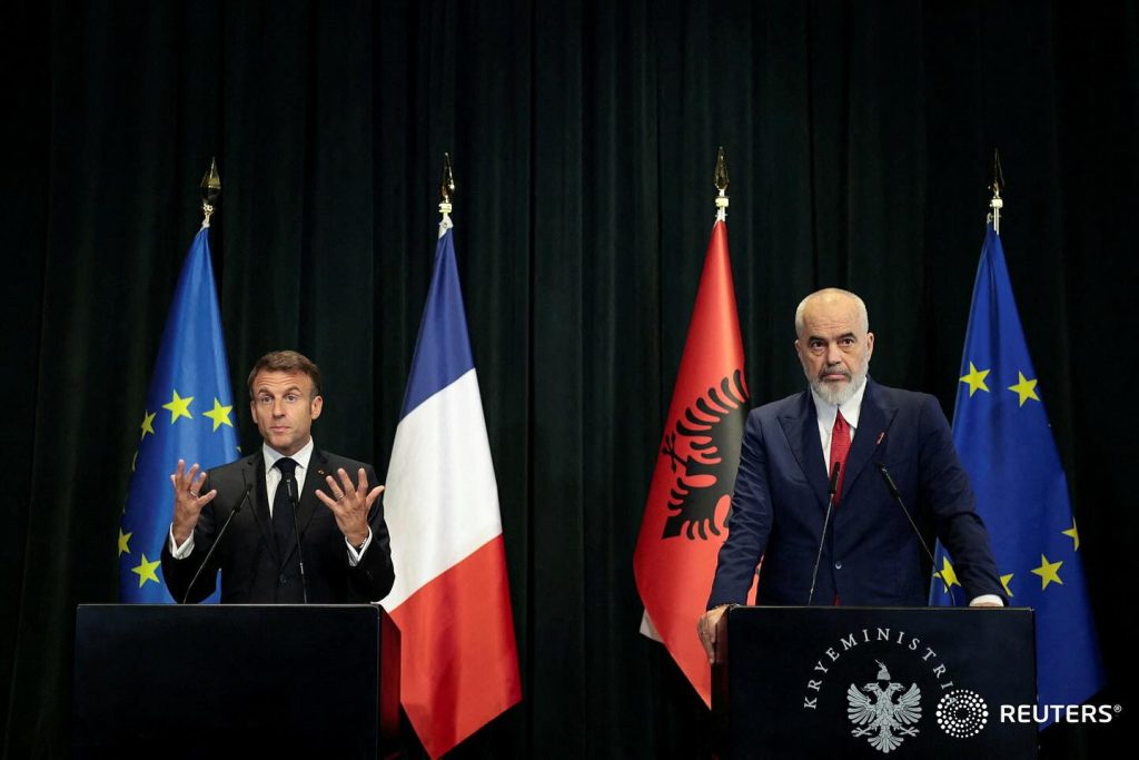 rama macron 3