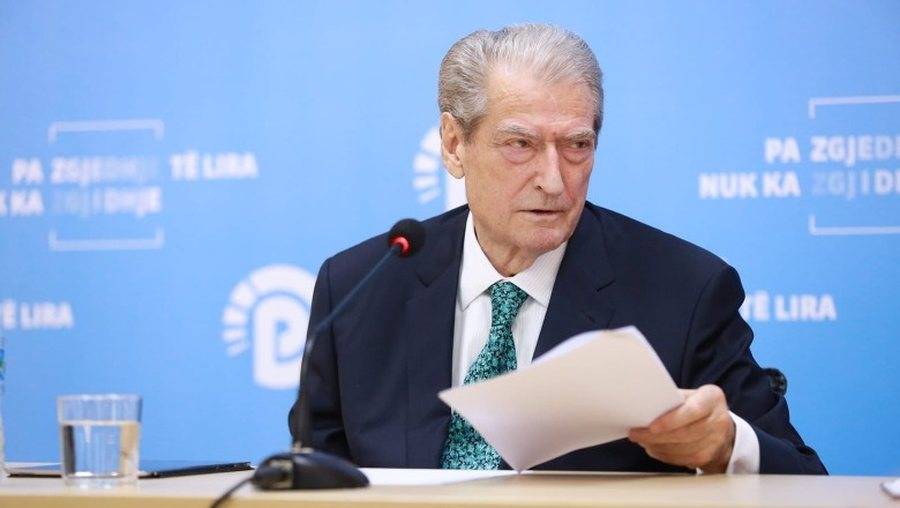 Berisha sillet si menaxher i 17 kullave sali berisha8