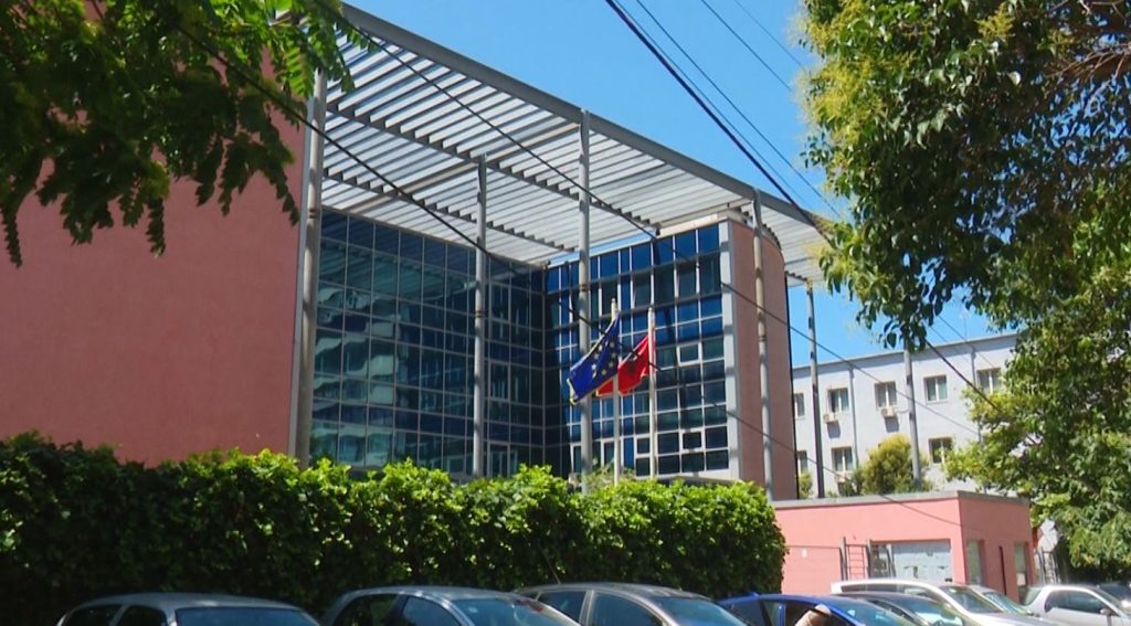 Arrestohet zyrtari i Urbanistikës në Sarandë, SPAK: Mori 12 mijë euro për një leje shfrytëzimi plazhi spak 3