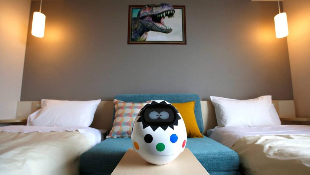Eksperti: Stafi i hotelit në Tokyo me robotë, shtronin dhe çarçafët 1496823353109