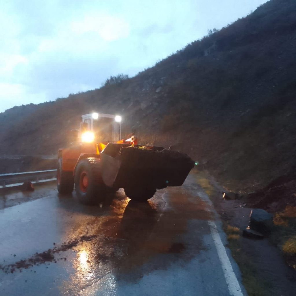 Reshjet shiu gjatë natës, ARRSH: Qarkullimi vijon pa probleme! Në Bulqizë ka prezencë uji në rrugë 1701251952 139