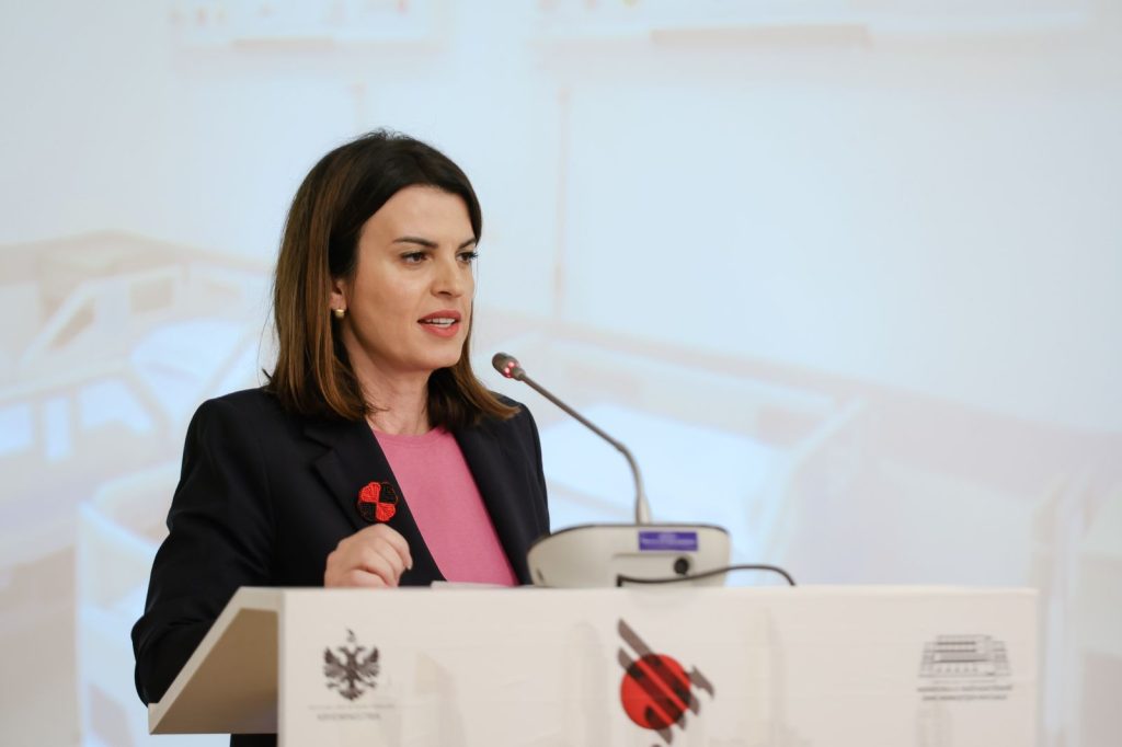 Samiti i Diasporës/ Ministrja premton bashkëpunim me mjekët e diasporës për ofrimin e standardeve evropiane 2f46dbf1 fff4 4152 9ea9 d926d1509da0