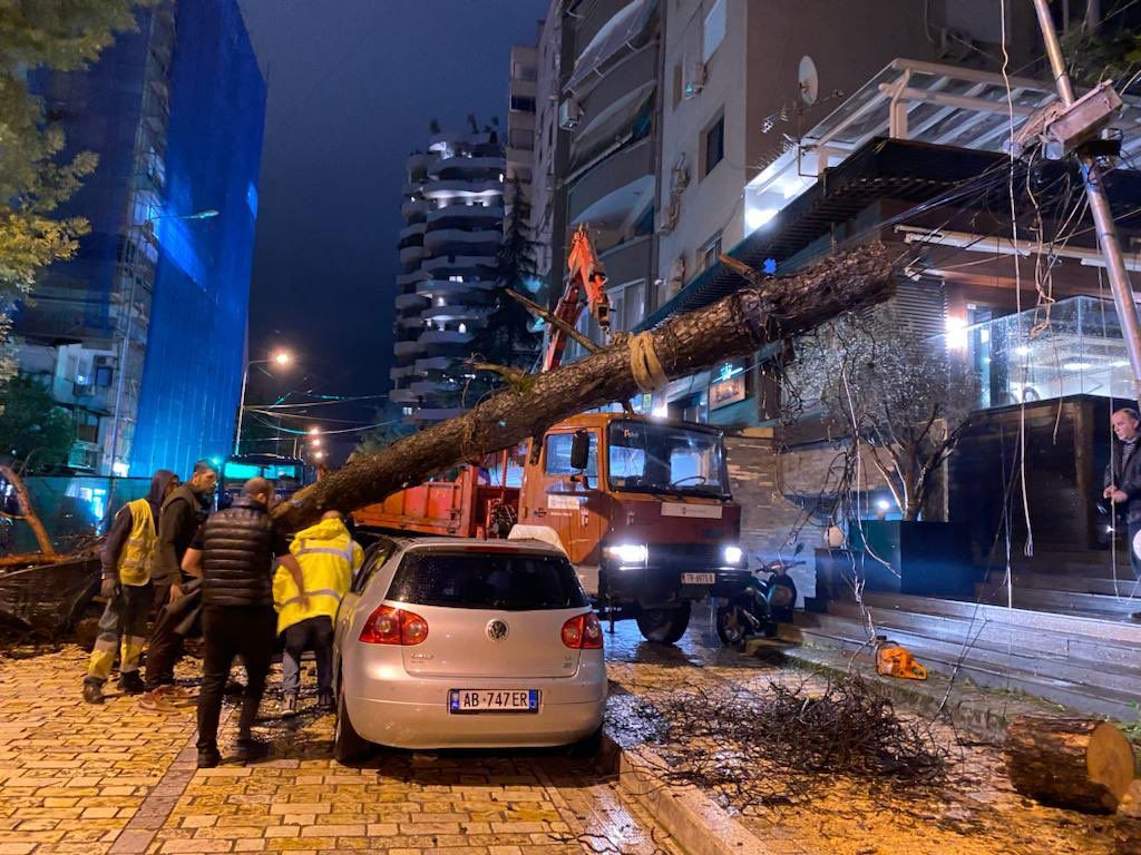 Stuhia ‘Ciaran’ përfshin Tiranën, Veliaj: Tregoni kujdes dhe minimizoni lëvizjet në 24 orët në vazhdim 33cd8e27 b7da 486f 9bcb 3b72a90fe52e