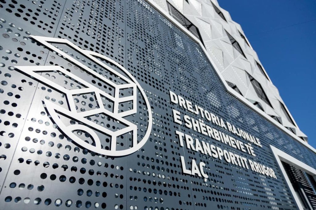 FOTO/ DRSHTRR në Laç, Rama: Nga stallë që përmbytej, sot institucion europian për 64,626 drejtues mjetesh 2 400597067 898541078308221 4440696504657013636 n