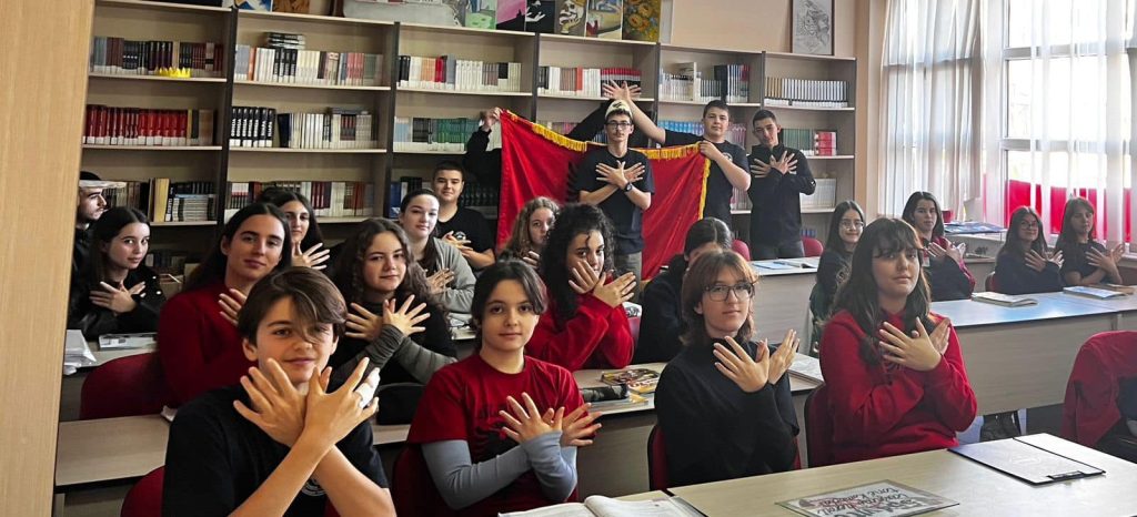FOTO/ 79-vjetori i Çlirimit të Tiranës, kryeministri Rama tregon momentet nga festa nëpër shkolla 5 401071547 899609158201413 3890537877066366600 n