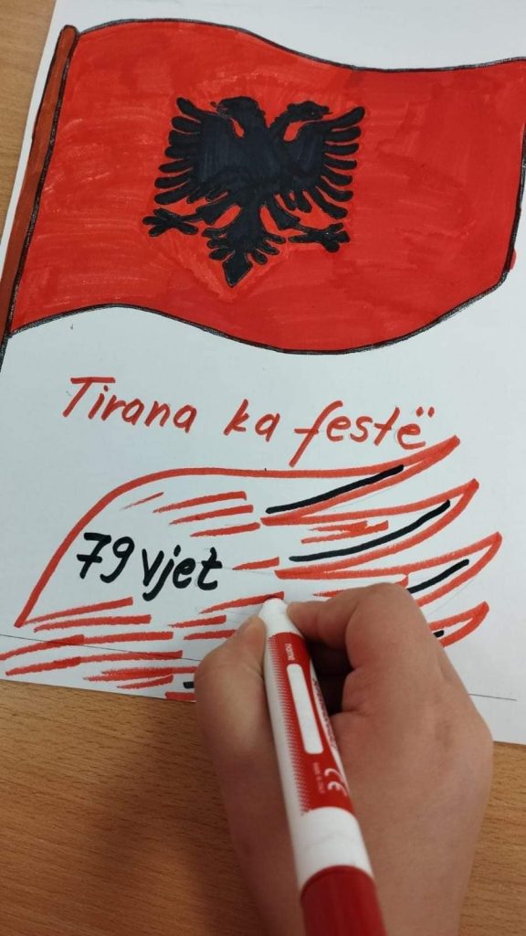 FOTO/ 79-vjetori i Çlirimit të Tiranës, kryeministri Rama tregon momentet nga festa nëpër shkolla 12 401672855 899609148201414 2020265924365157642 n