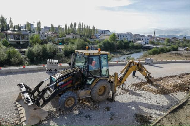 FOTO/ Loti 2 i Unazës Verilindore në Paskuqan, kryeministri Rama: Janë realizuar 80% të punimeve 2 402641588 899553531540309 5603715011787097855 n