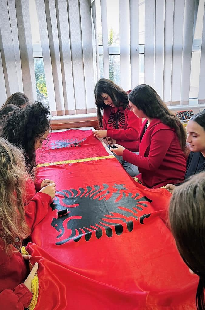 FOTO/ 79-vjetori i Çlirimit të Tiranës, kryeministri Rama tregon momentet nga festa nëpër shkolla 7 403849544 899609181534744 950546796061126299 n