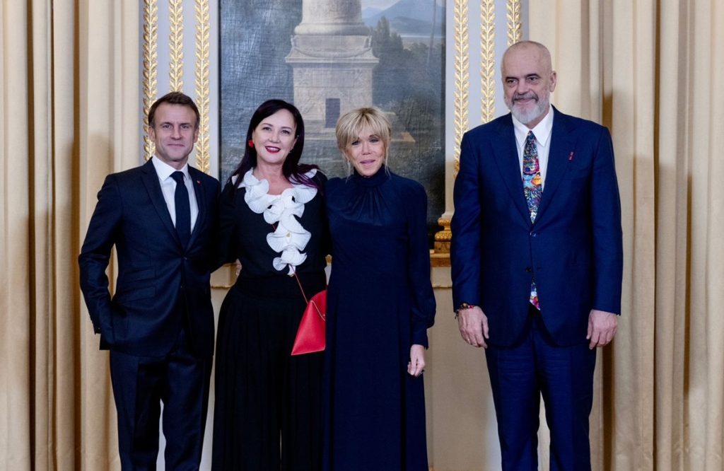 Rama me bashkëshorten në darkën zyrtare me Presidentin Macron 557e4085 93eb 4ad4 a340 de6703ad6b8a 1