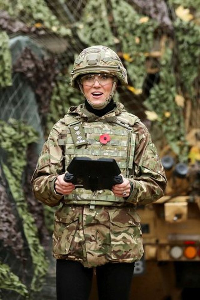 Kate Middleton vesh uniformën ushtarake dhe merr drejtimin e një tanku 7 640 0 8 1699553567