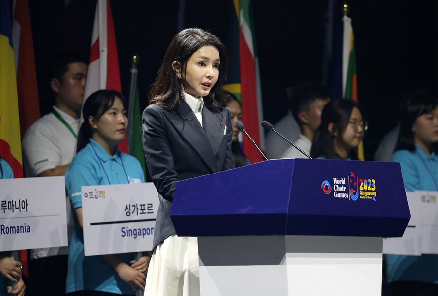 Kim Keon-hee: Zonja e Parë e Koresë së Jugut duket si adoleshente 2 900 0 1700662892xkim keon hee 4 621
