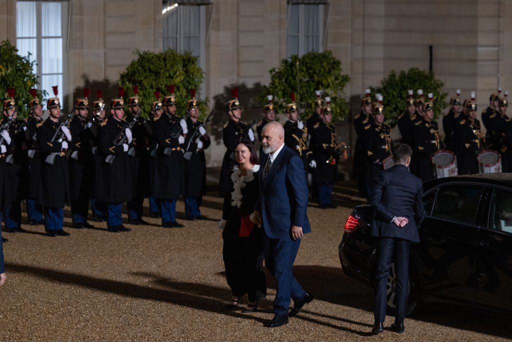 Rama me bashkëshorten në darkën zyrtare me Presidentin Macron 1 98288db7 4515 4ae2 9e32 1befeb351dec
