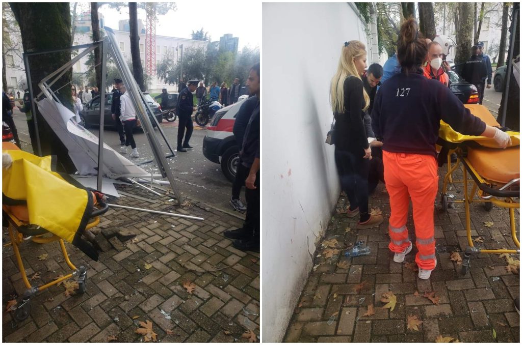 Aksident afër Kryeministrisë, makina përfundon në trotuar, përplas një çift të rinjsh Akisdent Tirane