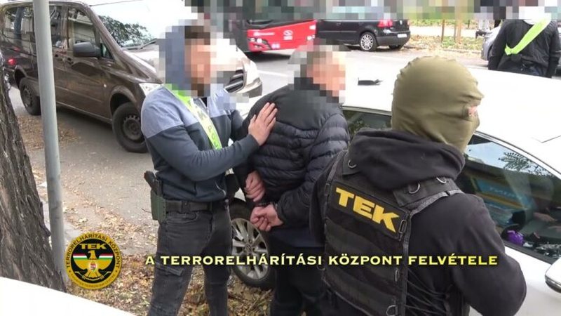 Drejtonin një rrjet kriminal nga Shqipëria e Kosova, bien në pranga bosi i drogës sëbashku me djalin IMG 6280