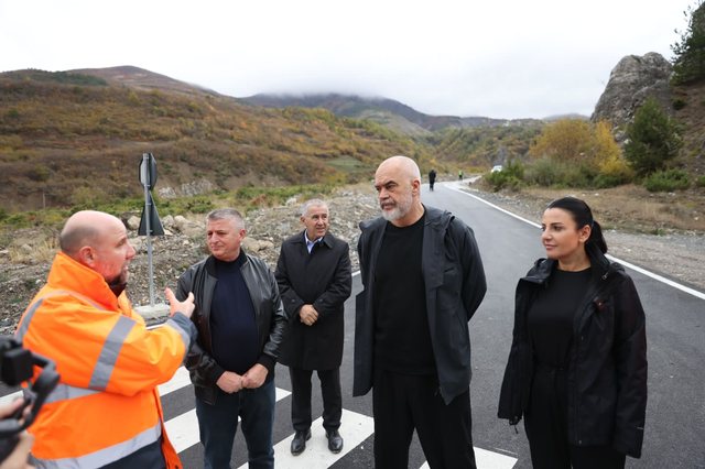 Rama inspekton rrugët që lidhin Peshkopinë me fshatin Rabdisht: Parajsë, rritja e numrit të bujtinave e tregon IMG 6286