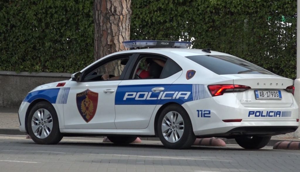 Tentoi të përfitonte 200 mijë € nga biznesmeni duke u prezantuar si zyrtar i lartë, arrestohet Arjan Ballcaj IMG 6366