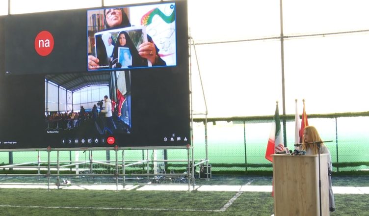 “Nuk kam mundësi as t’i flas djalit që mbahet brenda kampit”. Të larguarit nga MEK në Shqipëri kërkojnë më shumë të drejta IMG 6613