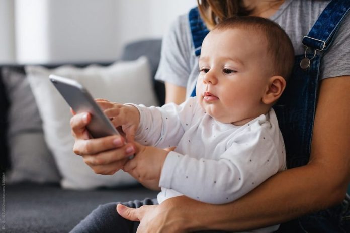 Para se t’ua lini telefonin në duar fëmijëve, lexojeni këtë IMG 7809 696x464 1