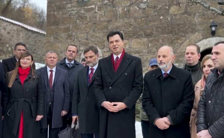 Basha uron nga kulla e Isa Boletinit: Nderojmë Ismail Qemalin dhe komandantin e parë ushtarak Lulzim Basha4 732x450 1