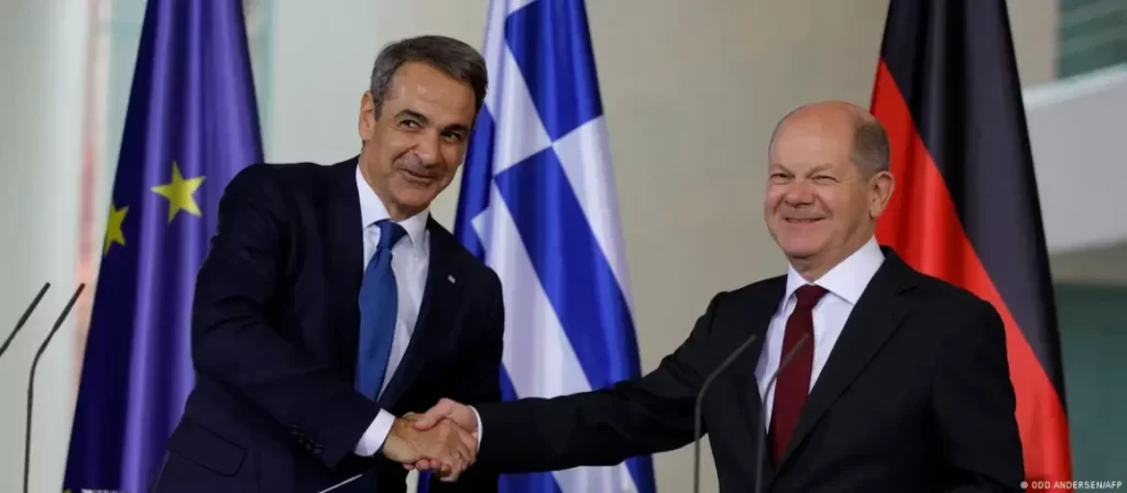 DW: Scholz kundër bllokadës së Greqisë ndaj Shqipërisë Olaf Scholz eshte kunder bilateralizimit te procesit te anetaresimit ne BE. Ne Berlin ai u takua te marten me homologun grek Kyriakos Micotaqis