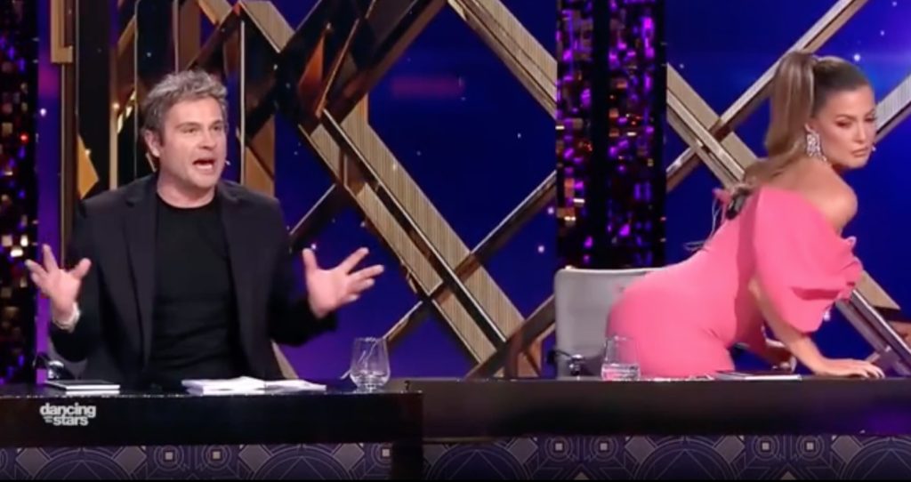 “Tërbohet” Olta Gixhari, lëvizjet provokuese ndaj Ilir Shaqirit habisin rrjetin (VIDEO) Screenshot 2023 11 04 at 09.33.55