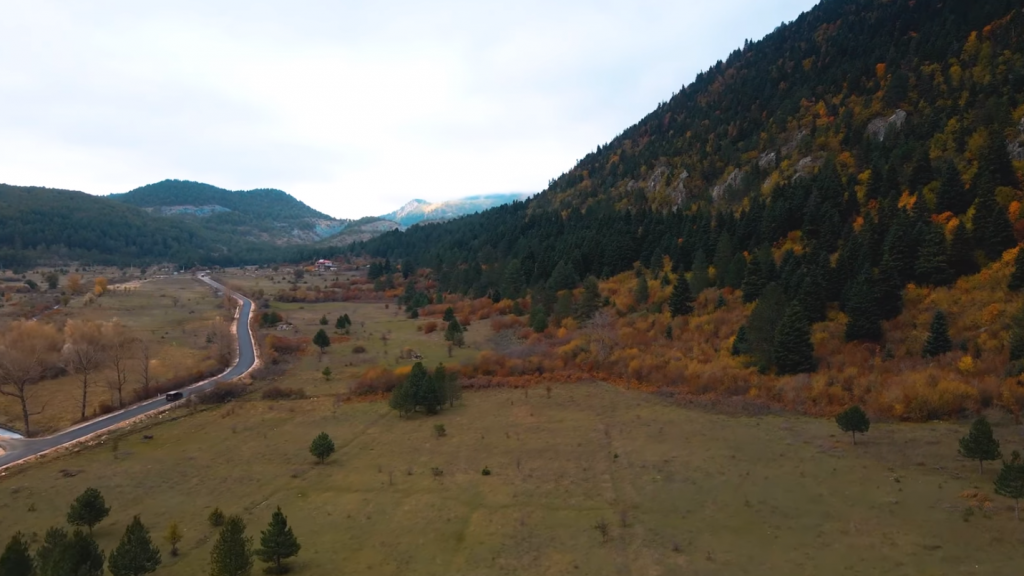 VIDEO/ Rama: Peizazh mahnitës i rrugës së re Leskovik-Ersekë. Ka shtim të fluksit të turistëve Screenshot 1 21
