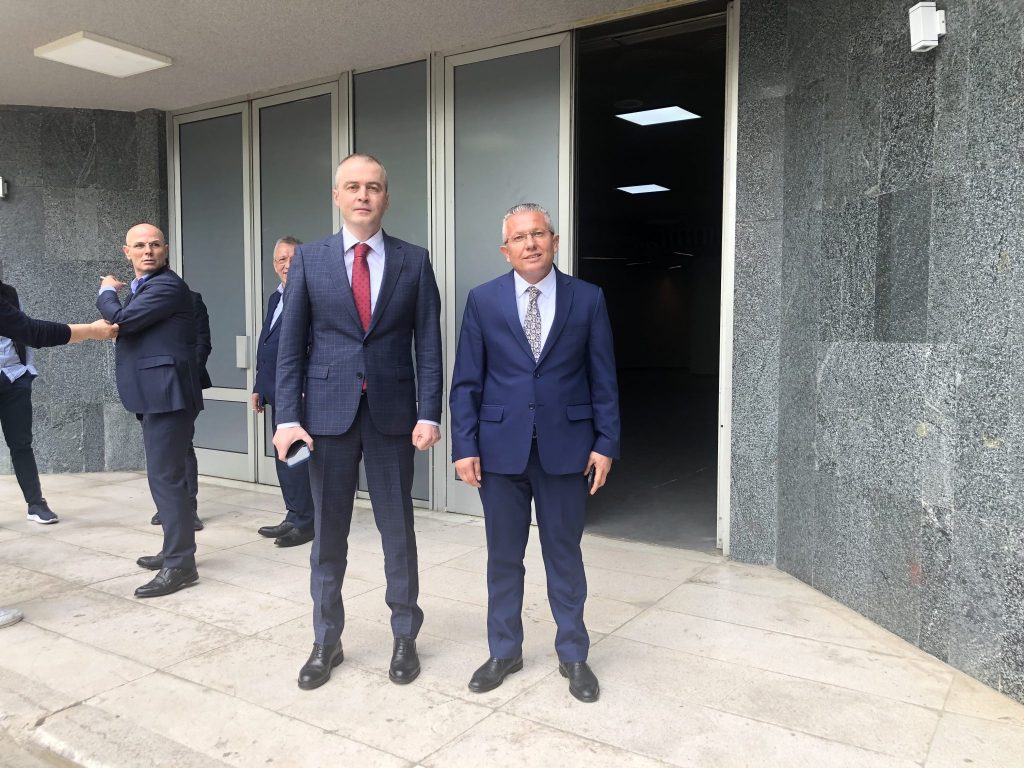 Sokol Malaj dhe avokati Julian Mertiri min 2048x1536 1