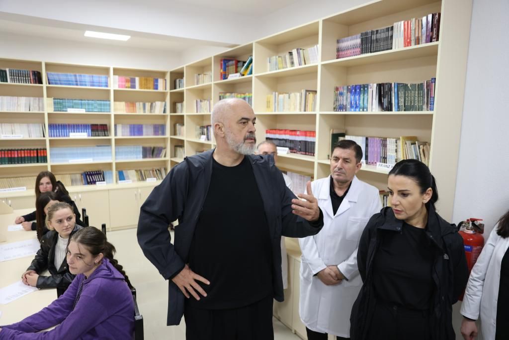 FOTO/ Shkolla profesionale në Peshkopi, Rama: Mundësi e shkëlqyer për të marrë një zanat pa shpenzuar shumë 2 WhatsApp Image 2023 11 16 at 10.33.46 1