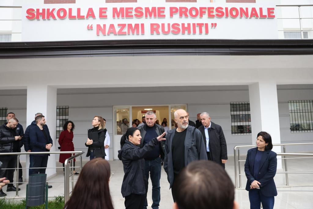 FOTO/ Shkolla profesionale në Peshkopi, Rama: Mundësi e shkëlqyer për të marrë një zanat pa shpenzuar shumë 4 WhatsApp Image 2023 11 16 at 10.33.47
