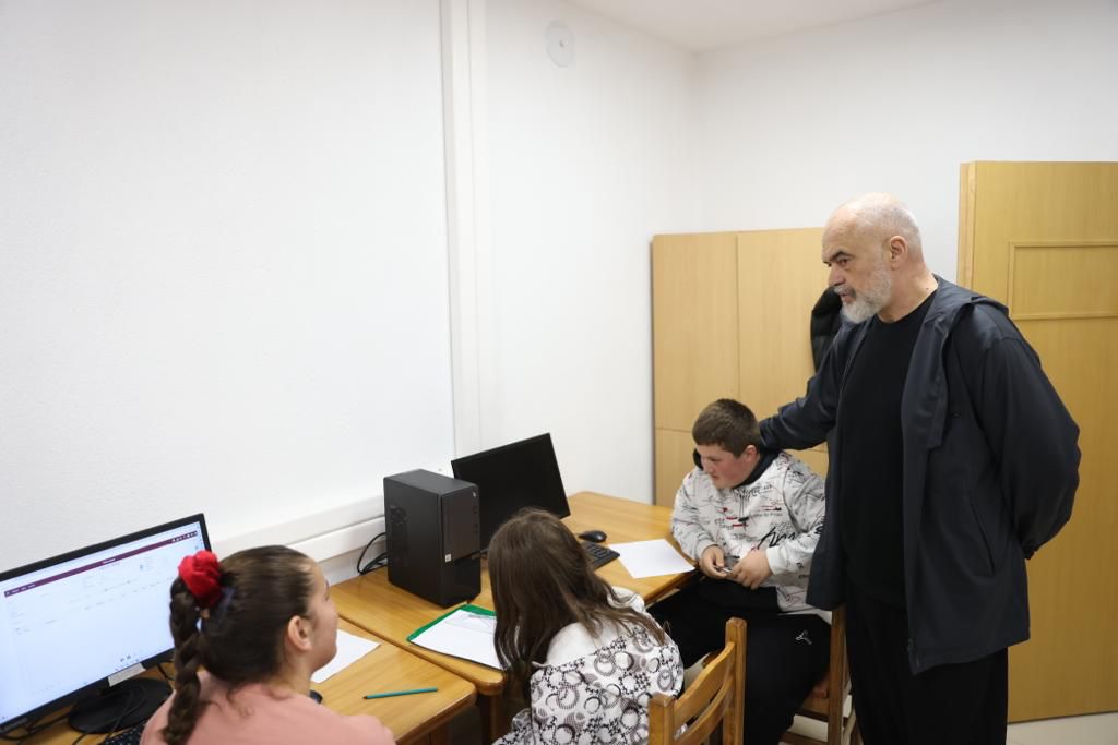 FOTO/ Shkolla profesionale në Peshkopi, Rama: Mundësi e shkëlqyer për të marrë një zanat pa shpenzuar shumë 6 WhatsApp Image 2023 11 16 at 10.33.49 1