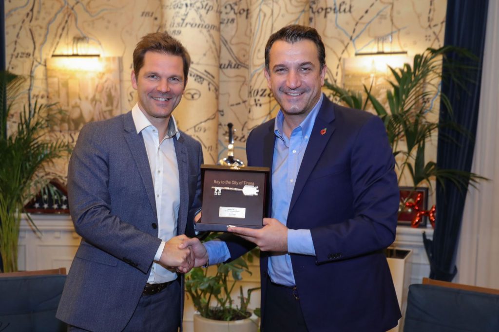 Veliaj takon Presidentin e Rajonit të Hanoverit, Steffen Krach: Do bashkëpunojmë me një qytet dinamik si Tirana 2 WhatsApp Image 2023 11 24 at 11.59.58