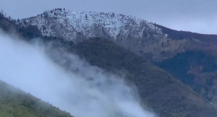Bora e parë zbardh malet në Bulqizë, ulen ndjeshëm temperaturat ab08dff4 5929 409e 9784 5e68ca7050b5
