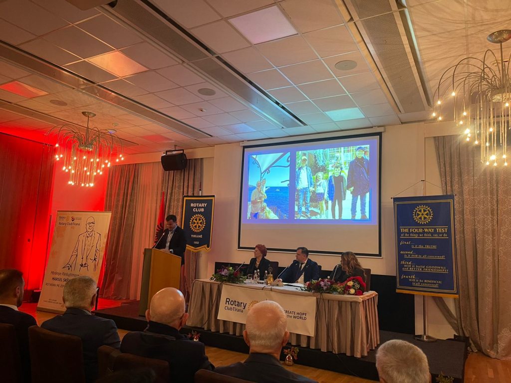 Përkujtohet rotariani Marsel Skëndaj, pionier i kapitalizmit shqiptar të pas viteve 90’ b0350118 9ac2 4ca4 b4f8 e8957826e334 1