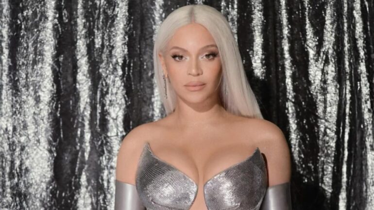 “Ti je numri 1”, Beyonce bëhet biode dhe adhurohet nga Donatella Versace beyonce43423 770x433 1